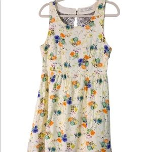 Potters Pot Size Medium Rayon Cream Floral Print hi/low dress, lace back